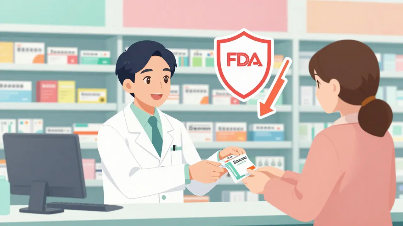 Farmacéutico entregando receta con símbolo de ahorro